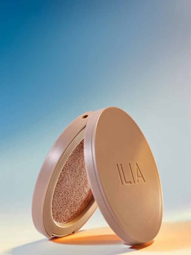 ICONS recently collaborated with ILIA to create custom-designed compacts for the ILIA Sunshift Cream Bronzer and Lightshift Cream Highlighter.