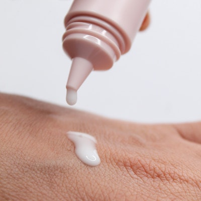 Skin Armony, a serum housed in a dropper, featured a quick-break emulsion that transformed upon application, releasing hydrating and illuminating micro-bubbles.