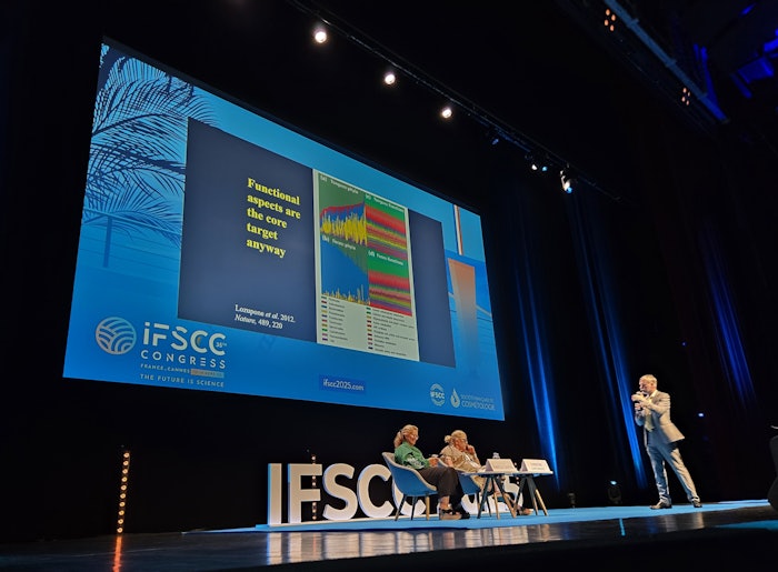 In his keynote address, Marc-André Selosse, professor of the National Museum of Natural History and the Institut Universitaire de France, challenged the conventional view of microbes, positioning the skin microbiota as a crucial protective layer.