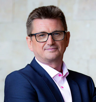 Alain Frix founded Allchemix in 2020, as an independent consultancy focused on natural and synthetic ingredients for fragrances and flavors.