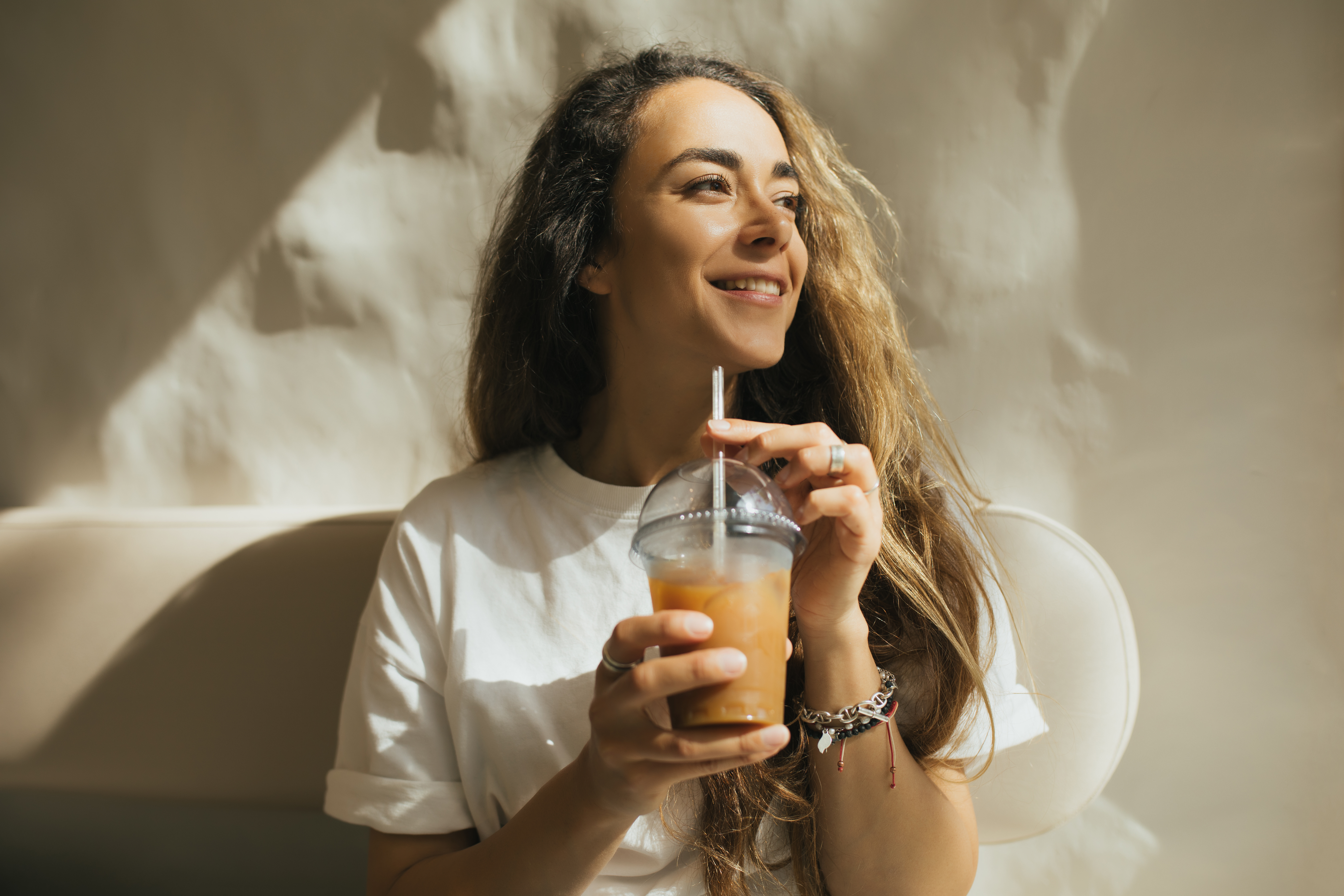 Caffeic, sinapic and rosmarinic acids have been identified as promising food phenolics for anti-aging benefits.