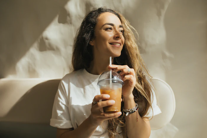 Caffeic, sinapic and rosmarinic acids have been identified as promising food phenolics for anti-aging benefits.