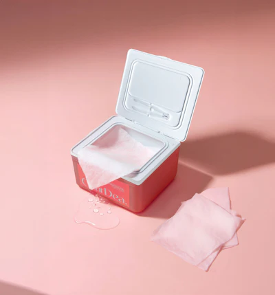 ClearDea Mucin Collagen PDRN Tension Fit Pad is an intensive sheet designed to provide relief from puffiness and promote elasticity, refreshing and firming tired skin in just one step.