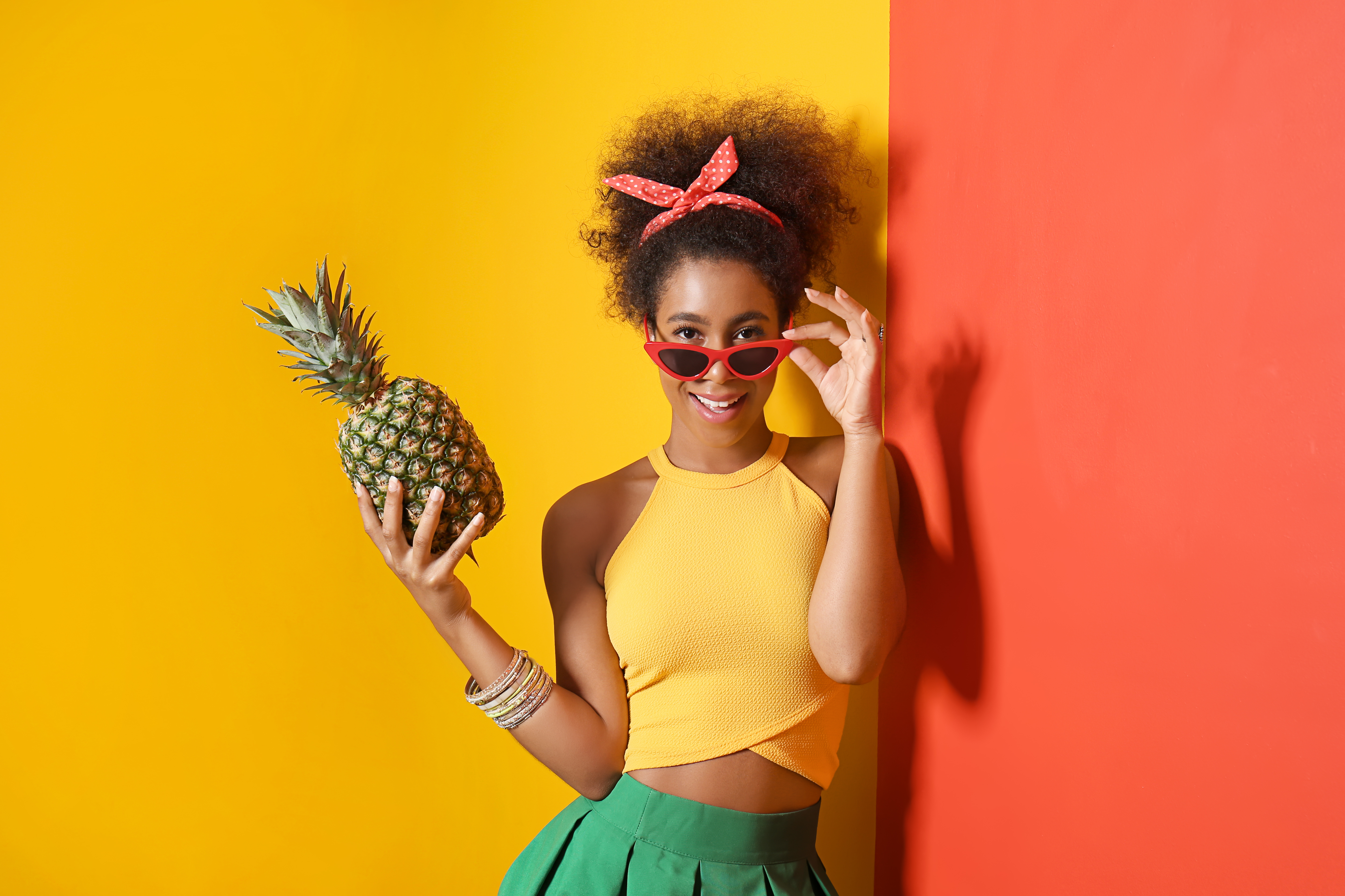 The ingredient is derived from upcycled pineapple hearts (Ananas sativus) cultivated in Costa Rica, where selected bioactive molecules are extracted using coconut/MCT oil as a natural solvent and carrier.