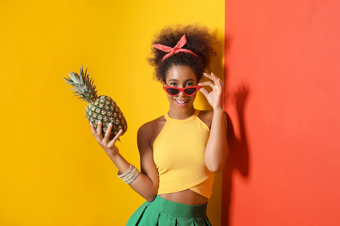 The ingredient is derived from upcycled pineapple hearts (Ananas sativus) cultivated in Costa Rica, where selected bioactive molecules are extracted using coconut/MCT oil as a natural solvent and carrier.