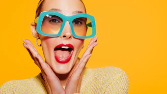In comparative laboratory testing against standard trimethylsiloxysilicate (TMS) formats, an identical 13.90% active dose of Silmer Q7-G10 achieved the highest transfer resistance on Leneta cards, retaining an impressive 89.19% of lipstick immediately (after 3 minutes) and 98.03% overnight (after 21 hours).