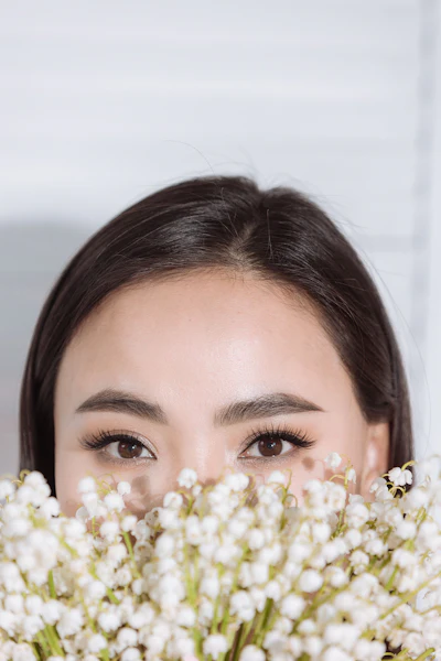 Josenol features a refined muguet floral profile with nuances of mimosa, heliotrope, anise and powdery warmth, making it a versatile building block for muguet accords, rose fragrances and soft floral creations. The ingredient also enhances compositions with greater diffusion and lasting powdery character.